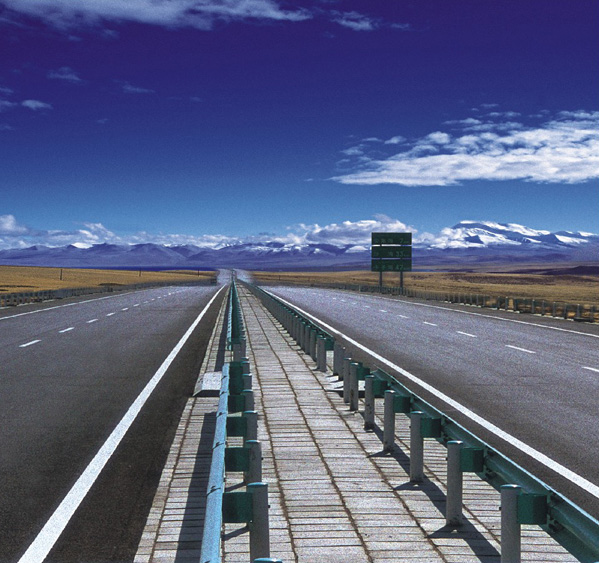 公司修建的新疆烏（魯木齊）—奎（屯）高速公路 